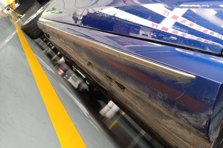 奔驰E级 2018款 E 300 L 运动时尚型局部细节9002