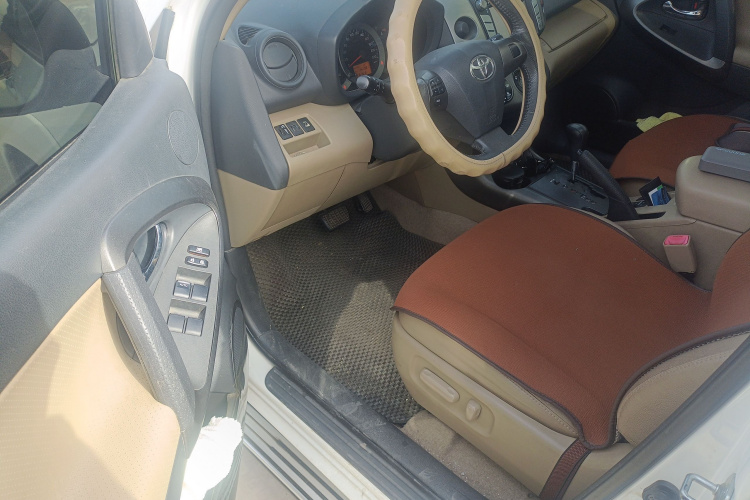 丰田 RAV4荣放 2011款 2.0L 自动豪华版中控内饰7003