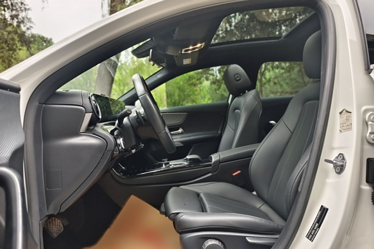 奔驰A级 2020款 改款 A 180 L 运动轿车中控内饰7006