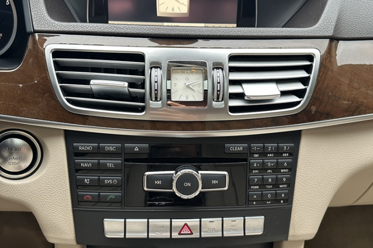 奔驰E级 2015款 E 200 L局部细节16