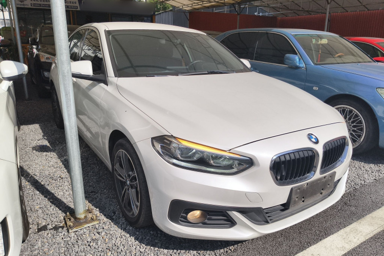 宝马1系 2019款 118i 时尚型车身外观3