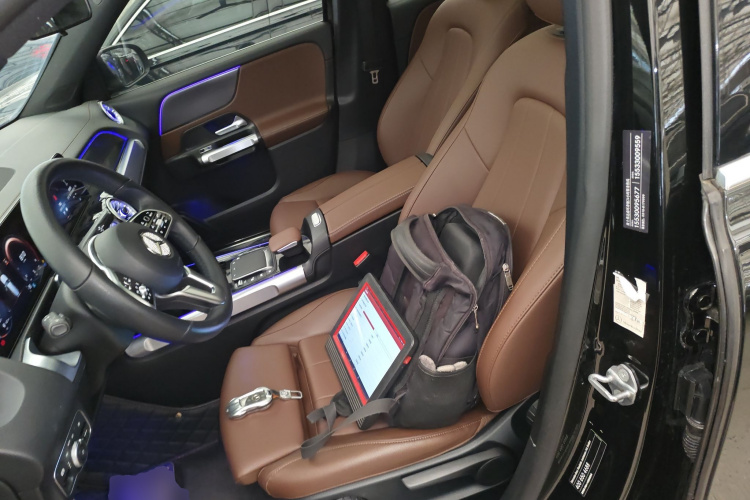 奔驰GLB 2022款 GLB 220 动感型中控内饰19