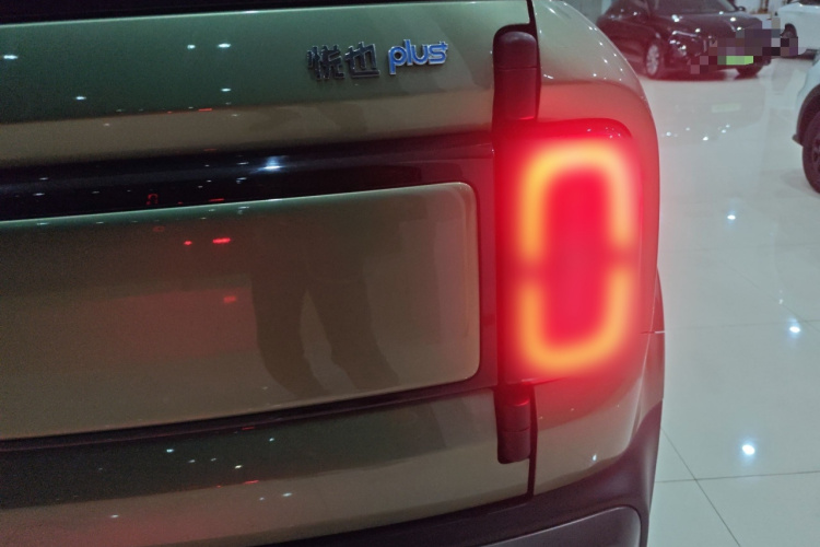 宝骏悦也Plus 2024款 智尊版 4座车身外观9