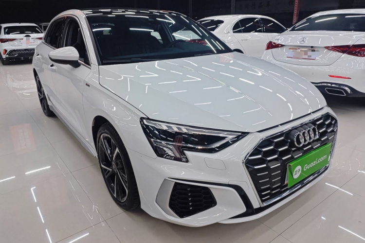奥迪A3 2023款 改款 Sportback 35 TFSI 时尚运动型车身外观3