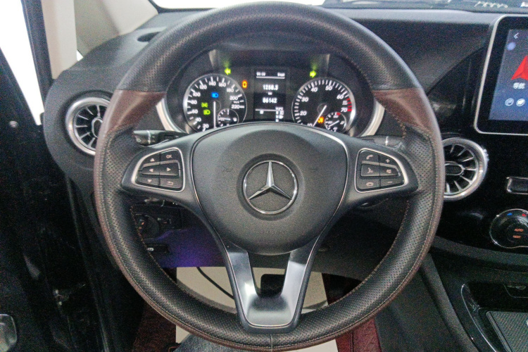 奔驰 威霆 2016款 2.0T 精英版中控内饰13