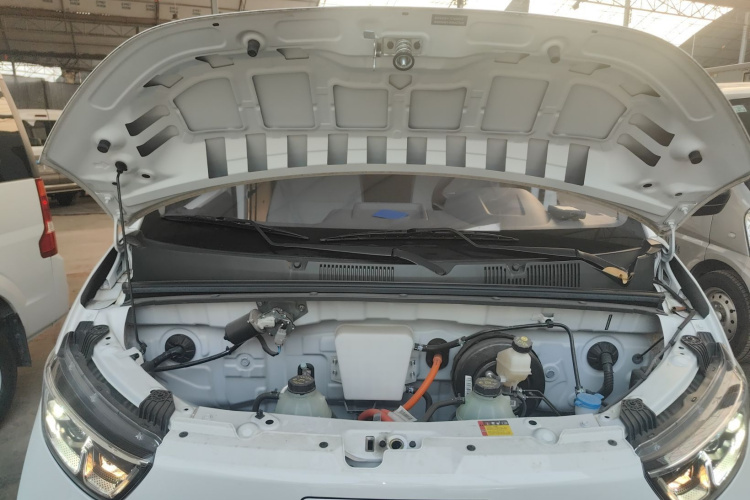 五菱汽车 五菱扬光 2024款 300KM 舒适型客车版 75kW机舱底盘24