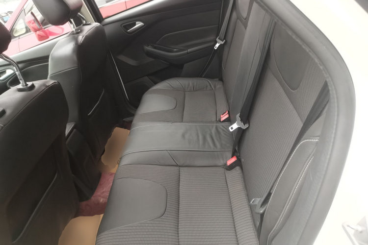 福特 福克斯 2012款 三厢 1.6L 自动风尚型中控内饰21