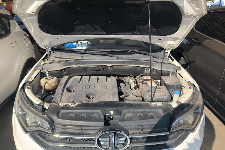 一汽 森雅R7 2016款 1.6L 自动尊贵型机舱底盘24