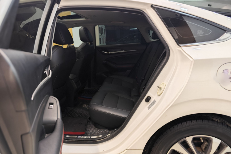 长安 逸动 2020款 PLUS 1.6L GDI 手动豪华型车身外观6008