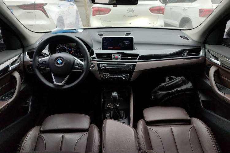 宝马X1 2019款 sDrive18Li 尊享型中控内饰12