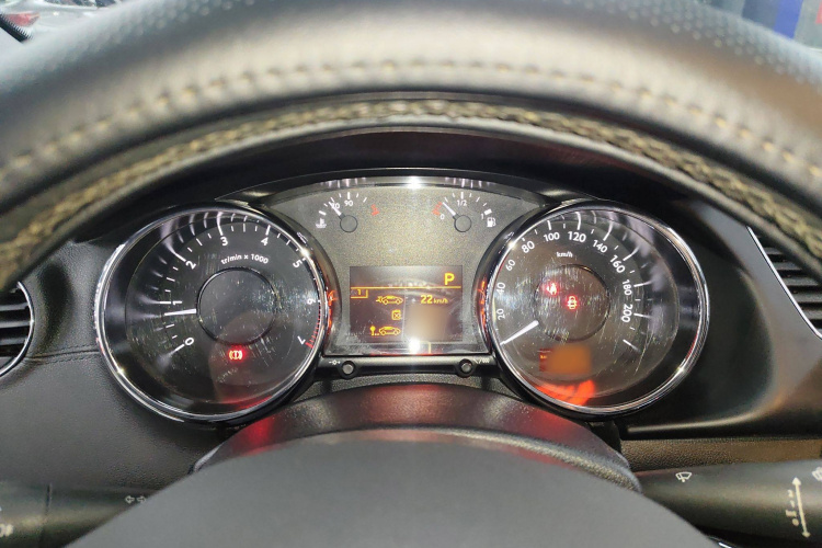 标致3008 2015款 2.0L 自动潮流版局部细节14