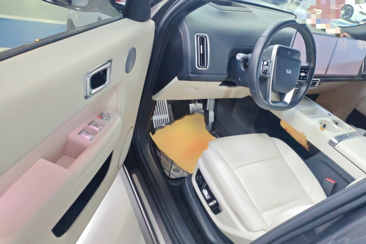 理想汽车 理想L8 2023款 Pro中控内饰7003