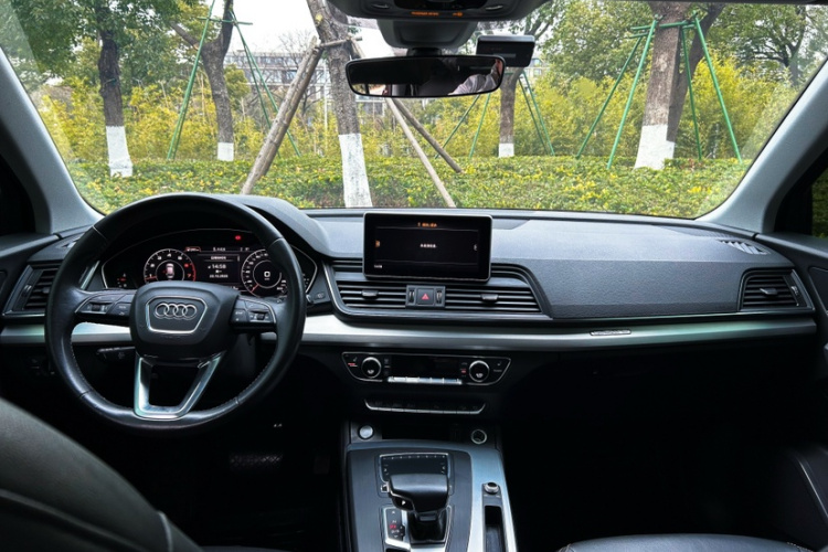 奥迪Q5L 2018款 40 TFSI 荣享时尚型 国V中控内饰7002