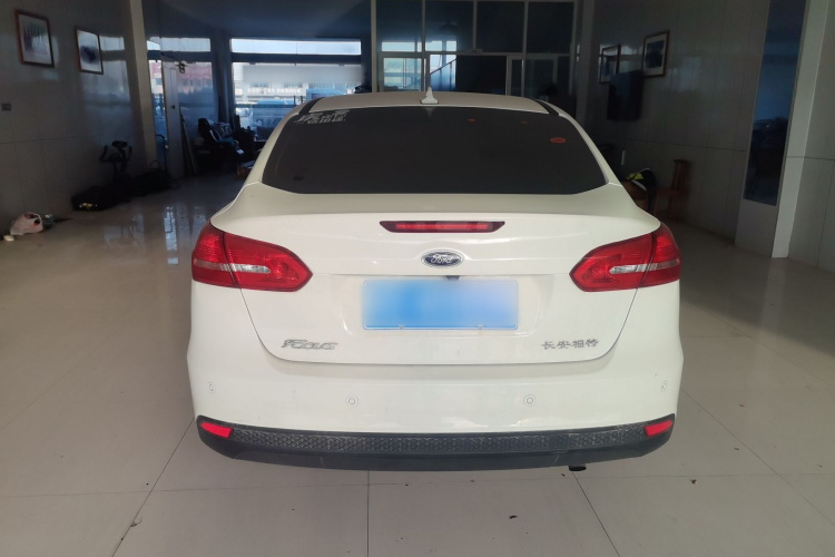 福特 福克斯 2017款 三厢 1.6L 自动风尚型智行版车身外观6