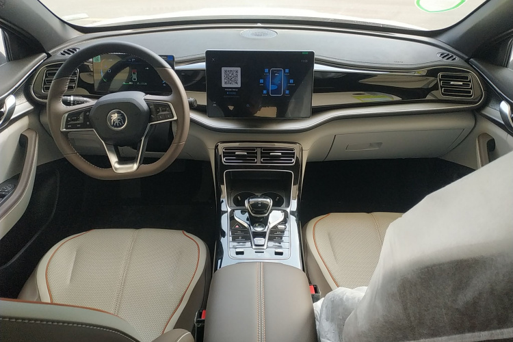 比亚迪 秦PLUS 2024款  荣耀版 DM-i 120KM超越型中控内饰12