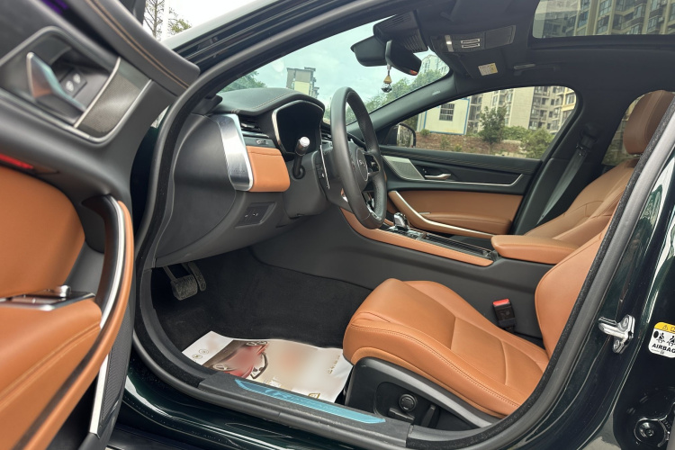 捷豹XFL 2022款 XFL 2.0T P250 两驱精英运动版中控内饰7002