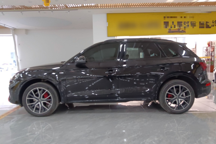 奥迪Q5L 2024款 45 TFSI 豪华动感型车身外观4
