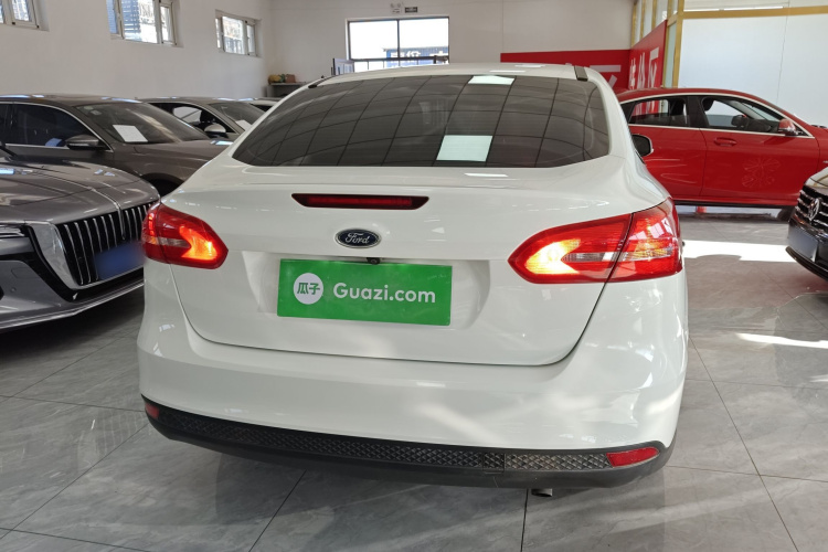 福特 福克斯 2017款 三厢 1.6L 自动舒适型智行版车身外观6