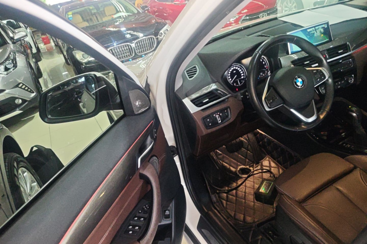 宝马X1 2019款 xDrive20Li 尊享型中控内饰7003