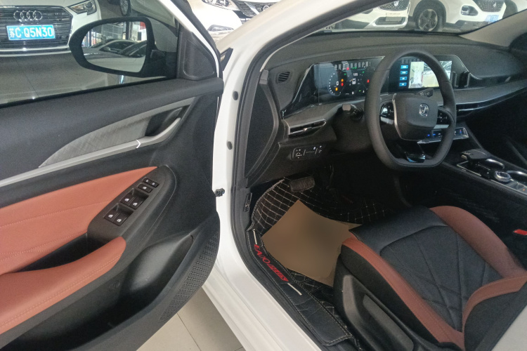 长安 逸动 2024款 PLUS 蓝鲸NE 1.4T GDI DCT高能版中控内饰20