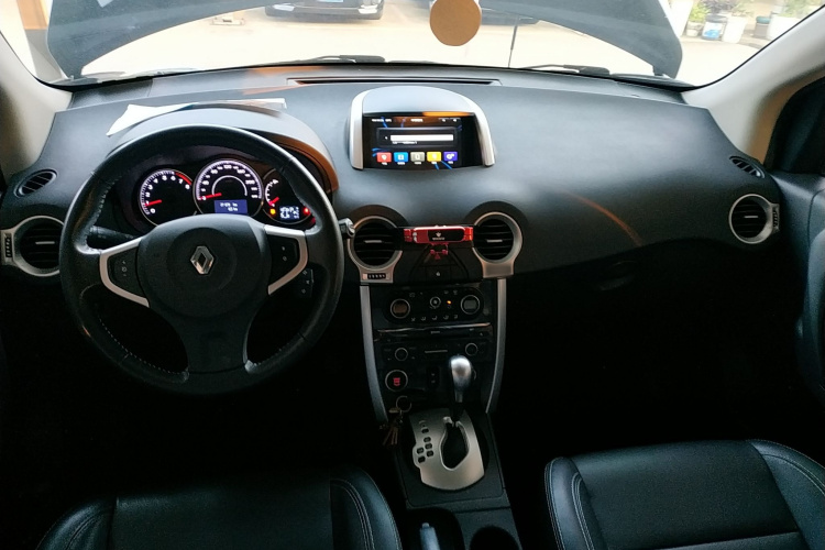 雷诺 科雷傲(进口) 2014款 改款 2.0L 两驱时尚版中控内饰7002