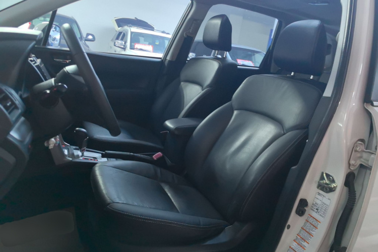 斯巴鲁 森林人 2014款 2.0i 自动豪华版中控内饰19