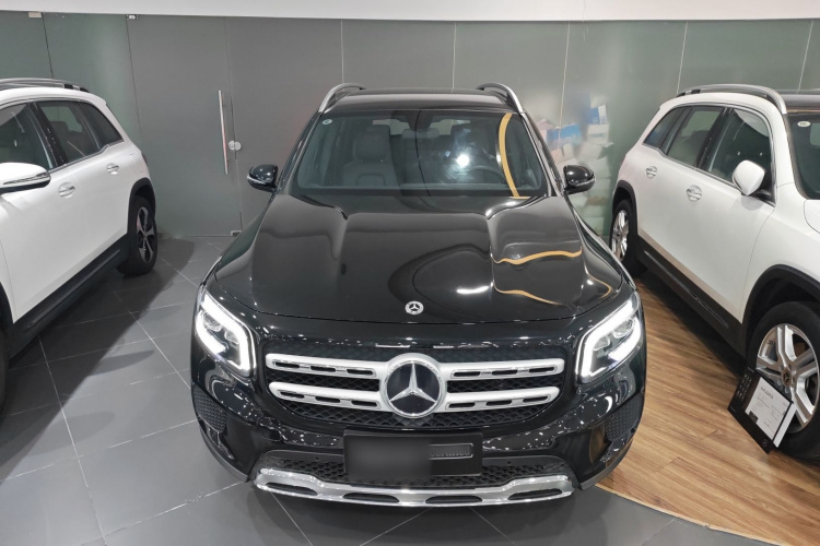 奔驰GLB 2023款 GLB 220 时尚型车身外观2