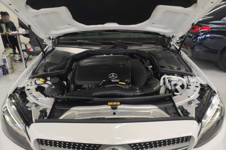 奔驰C级(进口) 2020款 C 200 旅行轿车机舱底盘24