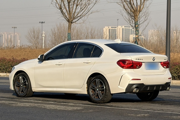 宝马1系 2021款 改款 120i M运动版车身外观6005