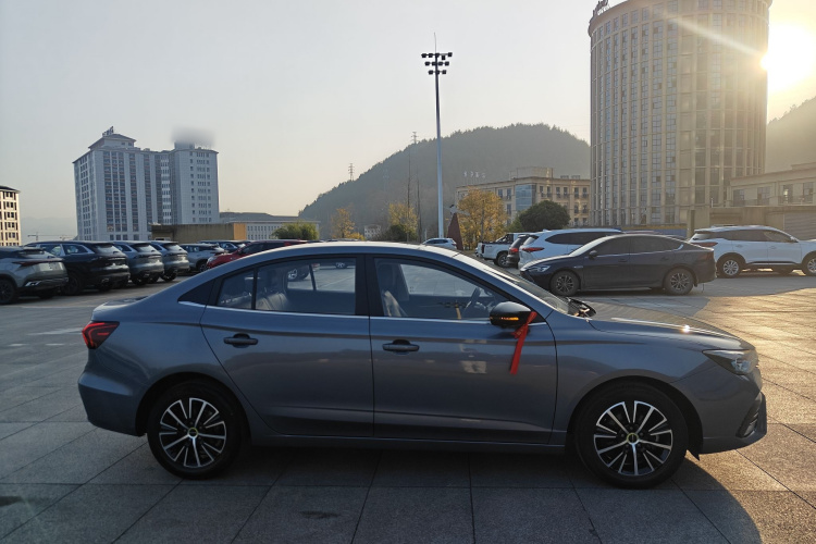 荣威i5 2021款 改款 1.5L CVT钻石版车身外观6003