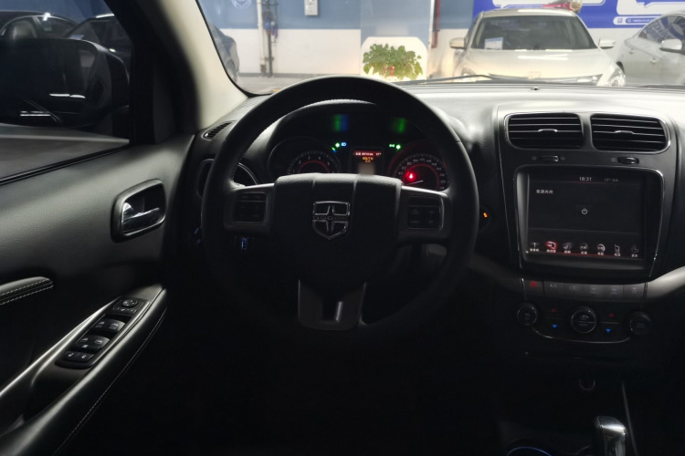 道奇 酷威 2014款 2.4L 两驱旅行版中控内饰13