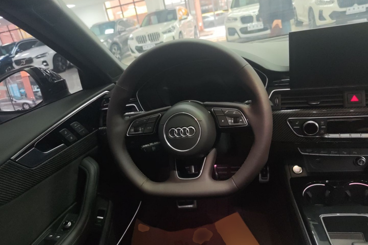 奥迪A4L 2023款 45 TFSI quattro 臻选动感型中控内饰13