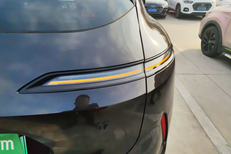 阿维塔07 2024款 Max增程版车身外观9