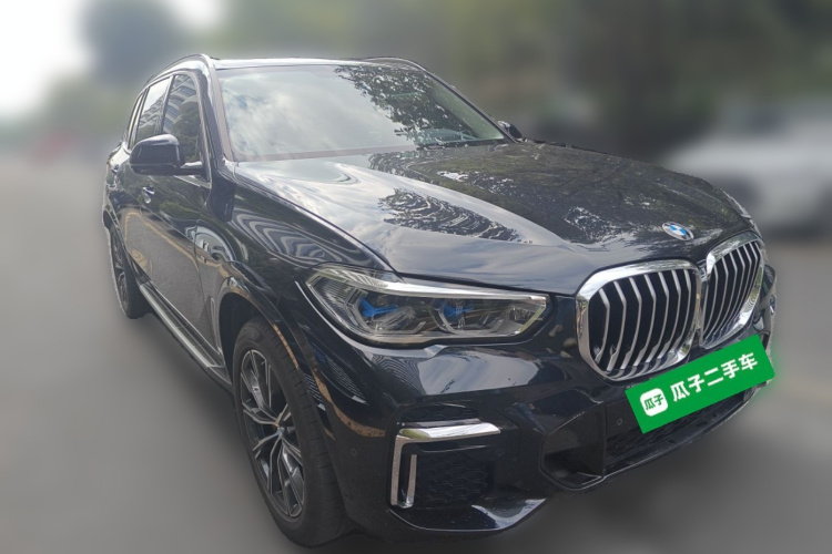 宝马X5 2022款 改款 xDrive 30Li 尊享型M运动套装车身外观3