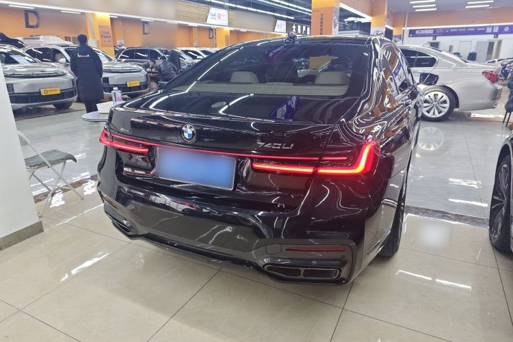 宝马7系 2018款 730Li 领先型 M运动套装车身外观6005