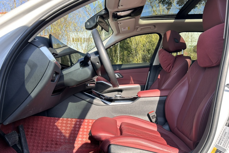 宝马i3 2023款 eDrive 40 L 曜夜套装中控内饰7001