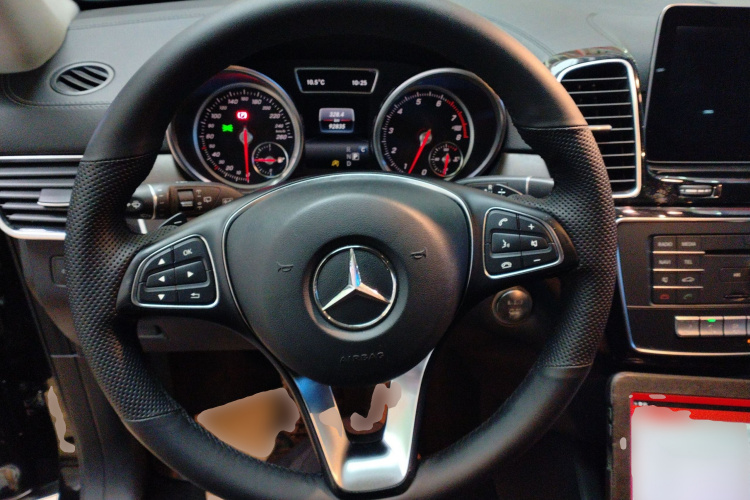 奔驰GLE 2018款 GLE 320 4MATIC 动感型臻藏版中控内饰13