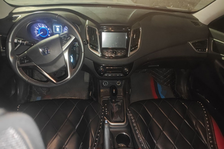 长安 逸动 2016款 XT 1.6L 自动俊酷型中控内饰12