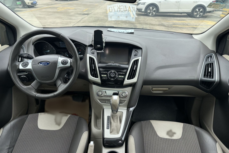 福特 福克斯 2012款 三厢 1.6L 自动风尚型局部细节16