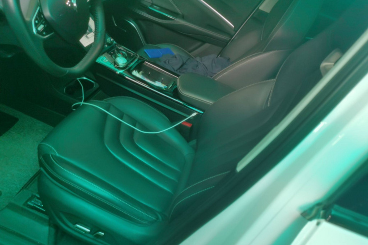 哪吒汽车 哪吒U 2022款 智500 磷酸铁锂局部细节19