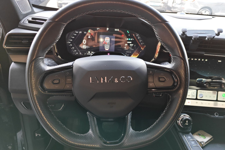 领克01 2023款 2.0TD 四驱暗夜版中控内饰13