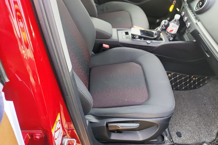 奥迪A3 2018款 30周年年型 Limousine 35 TFSI 进取型局部细节41