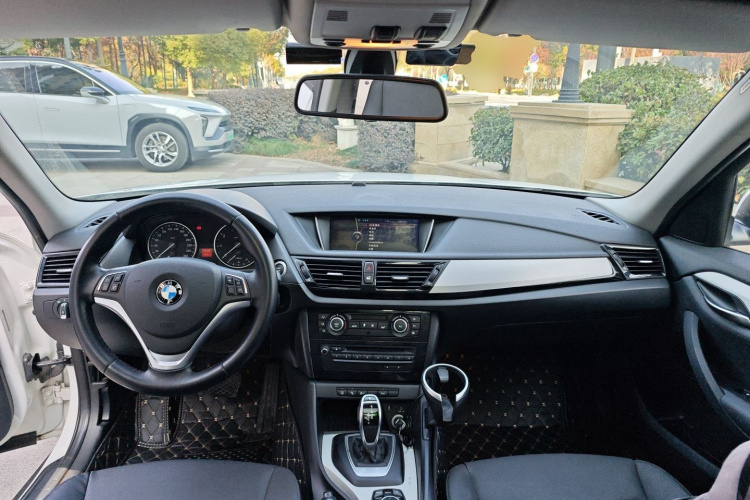 宝马X1 2014款 sDrive18i 领先型中控内饰12