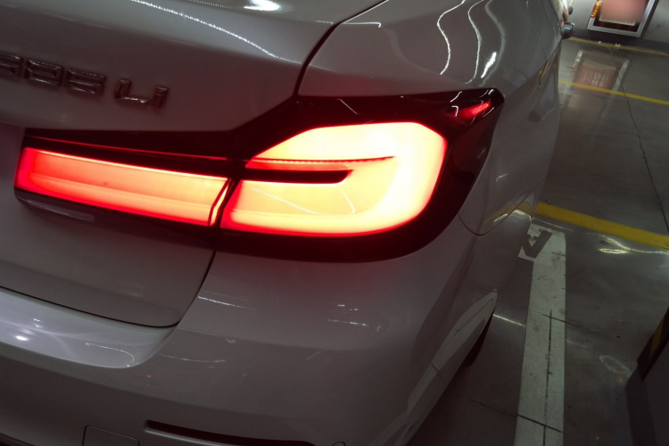 宝马5系 2022款 改款二 525Li 豪华套装车身外观9