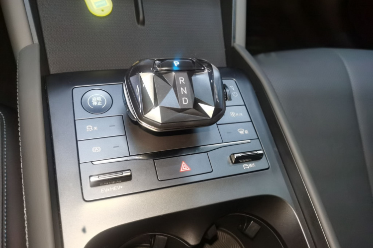 比亚迪 秦L 2024款 DM-i 80KM超越型局部细节18