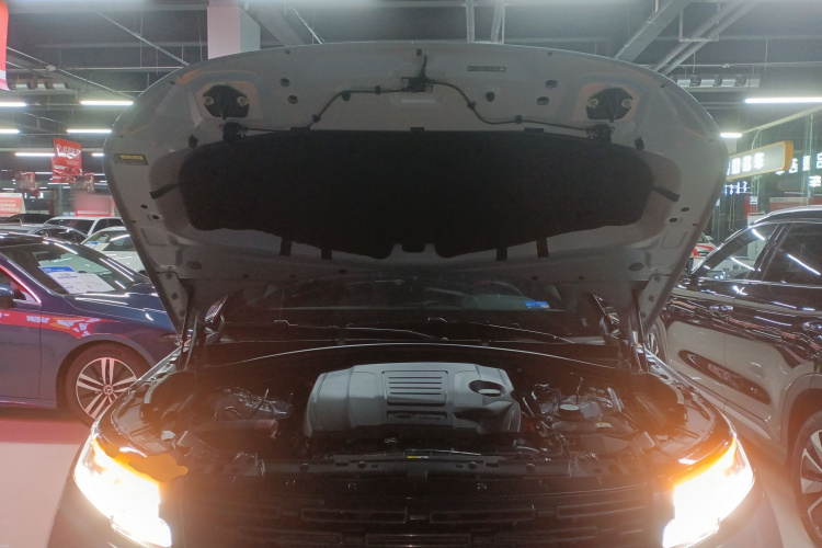 路虎 揽胜星脉 2024款 Dynamic HSE机舱底盘24