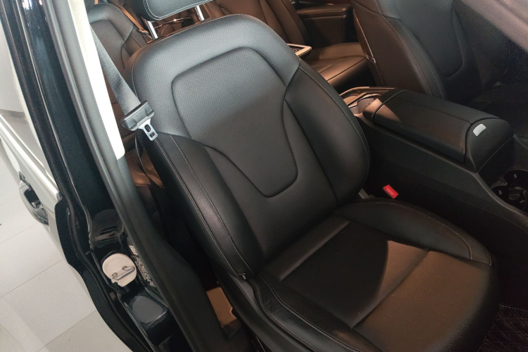 奔驰V级 2016款 V 260 领航版局部细节41