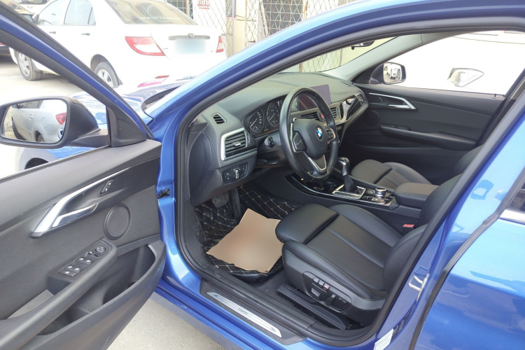 宝马1系 2017款 118i 设计套装型中控内饰20