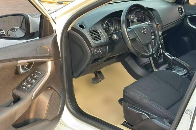 沃尔沃V40 2018款 T3 智尚版中控内饰7002