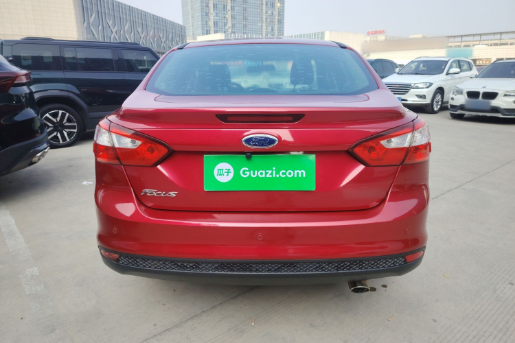 福特 福克斯 2012款 三厢 1.6L 自动风尚型车身外观6